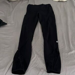 Lululemon black leggings 7/8 with lace inserts sz 2